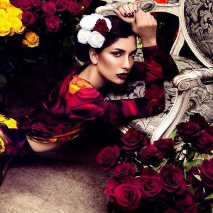 Slow-Luxury-4th-chakra-contemplating flowers