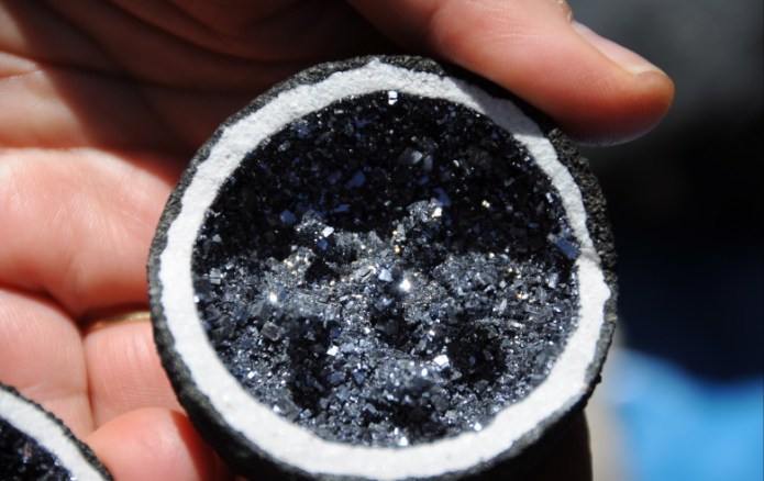 Hematite_in_its_natural_state_big